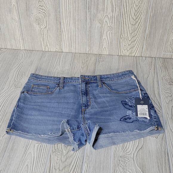Universal Thread Shortie Shorts, Jean Shorts 2.5" Inseam, Embossed, NWT= - Picture 12 of 12